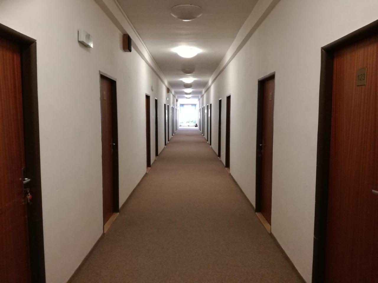 Hotel Hlaska Zlenice 外观 照片